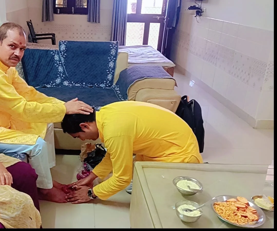 Image of Dr. Karthik Jha with a client 3