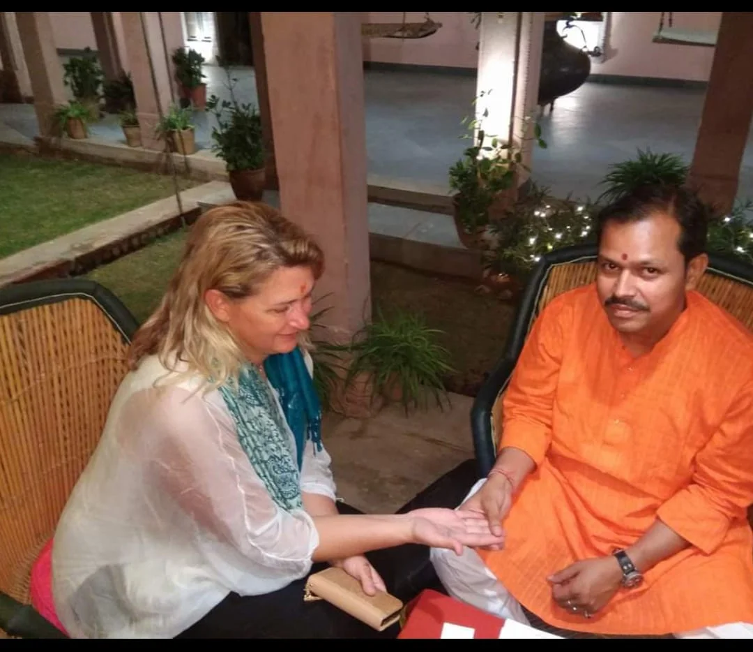 Image of Dr. Karthik Jha with a client 4